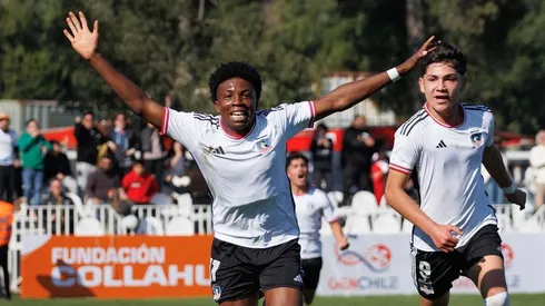 Maikel Peña celebra el gol que le dio a Colo Colo el título en la Sub 15