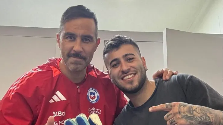 Claudio Bravo se arregló el pelo y el bigote para la Copa América.