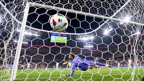 La acción no se detiene.