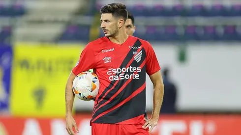 El delantero argentino llegaría a Colo Colo para jugar la Copa Libertadores