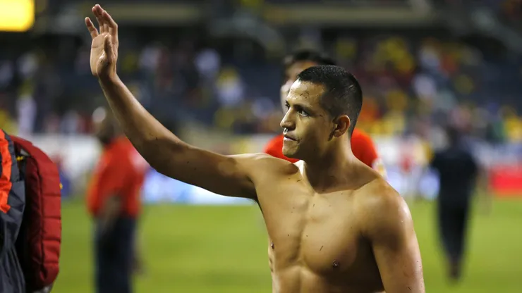Alexis Sánchez mostró su cuerpo en redes sociales.