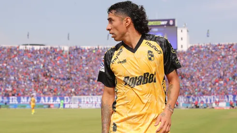 La U sorprende a Everton y Colo Colo en busca de Luciano Cabral.