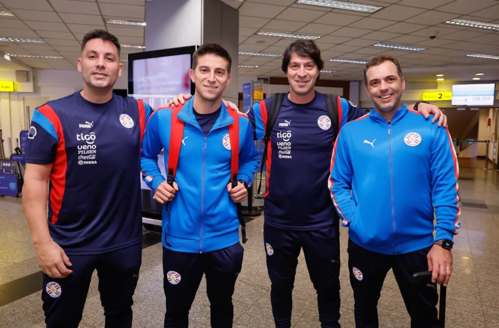 Daniel Garnero a poco de volar rumbo a Panamá. (Foto: Albirroja).