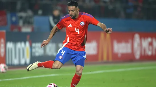 Mauricio Isla terminará la Copa América 2024 con la Roja y será nuevo jugador de Colo Colo. | Foto: Photosport.