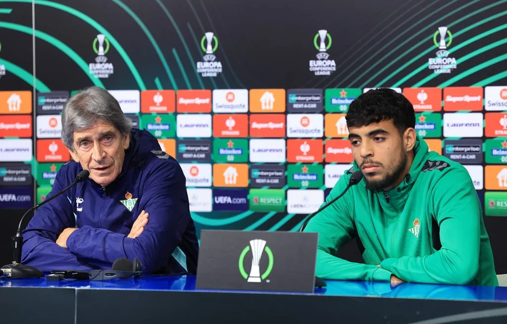 Manuel Pellegrini y Chadi Riad en una conferencia de prensa. (Goran Stanzl/ PIXSELL).