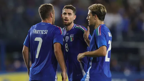 Frattesi festeja su gol ante Bosnia junto a sus compañeros.