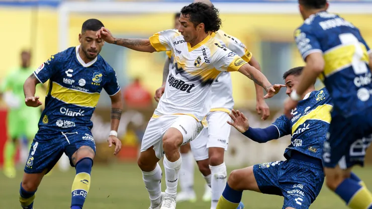 La llegada de Luciano Cabral a Everton se complica.