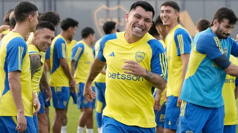 Gary Medel entrenando en Boca.