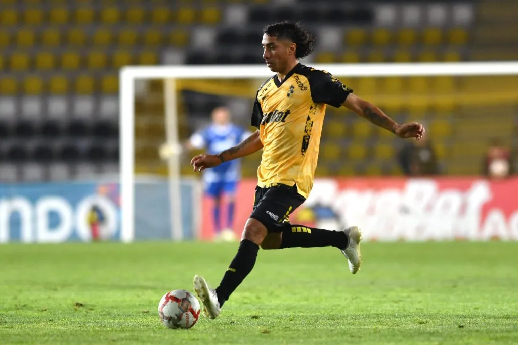 Luciano Cabral en acción por Coquimbo Unido. (Alejandro Pizarro Ubilla/Photosport).