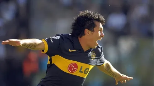 Gary Medel festejando un gol en Boca.
