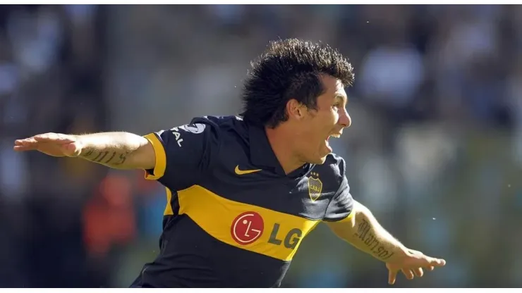 Gary Medel festejando un gol en Boca.