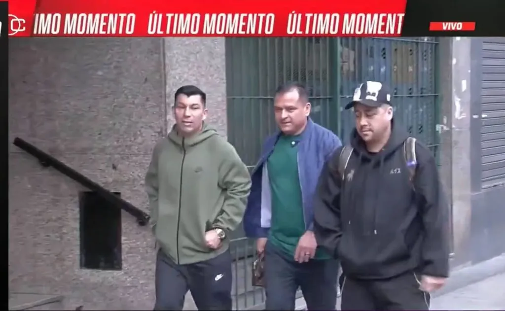 Gary Medel llegó junto al Chelo Delgado a los exámenes de Boca Juniors.