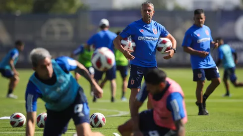 Gustavo Álvarez trabaja con su plantel en el CDA.