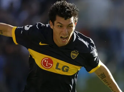 ¡Así de feliz! Medel casi pierde la billetera en su arribo a Boca
