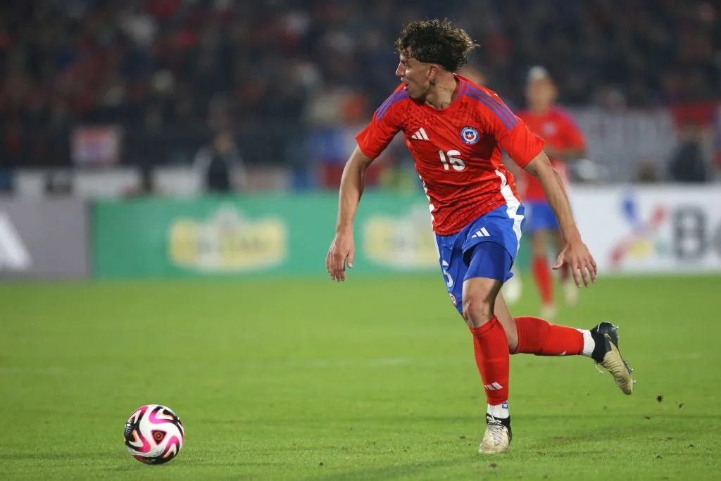 Igor Lichnovsky en acción ante Paraguay. (Jonnathan Oyarzun/Photosport).