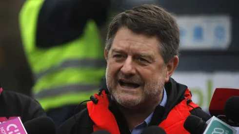 El Gobernador anunció la suspensión de clases en algunas comunas de la RM.