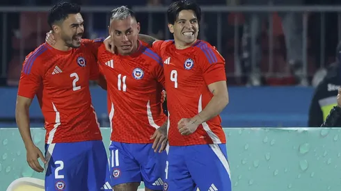 Gabriel Suazo le dio dos pases-gol muy parecidos a Víctor Dávila ante Paraguay.