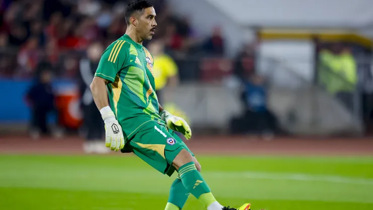 Claudio Bravo tuvo problemas físicos ante Paraguay.