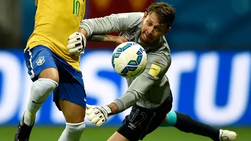 Penny asegura que es mejor arquero que Claudio Bravo.