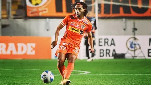 Christian Pavez en acción por Cobreloa, cuadro del que se reconoce como hincha fanático.
