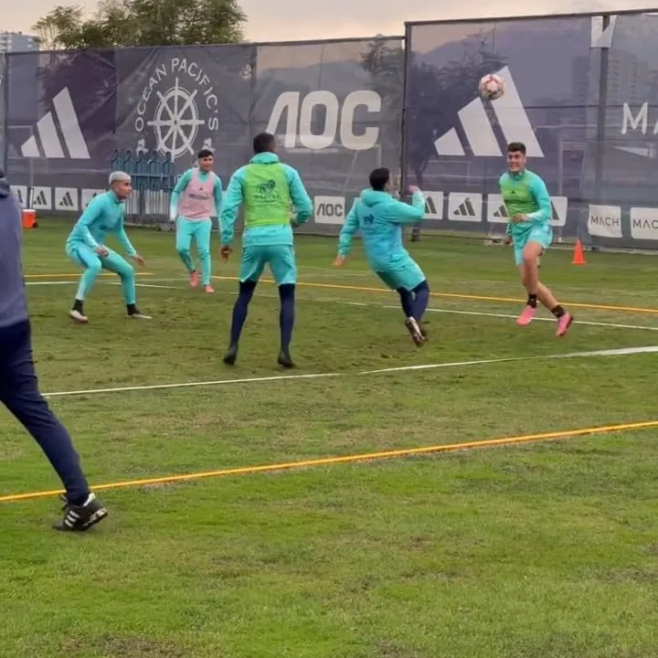 Los hinchas marcan a Cristóbal Muñoz en el regreso de la U.