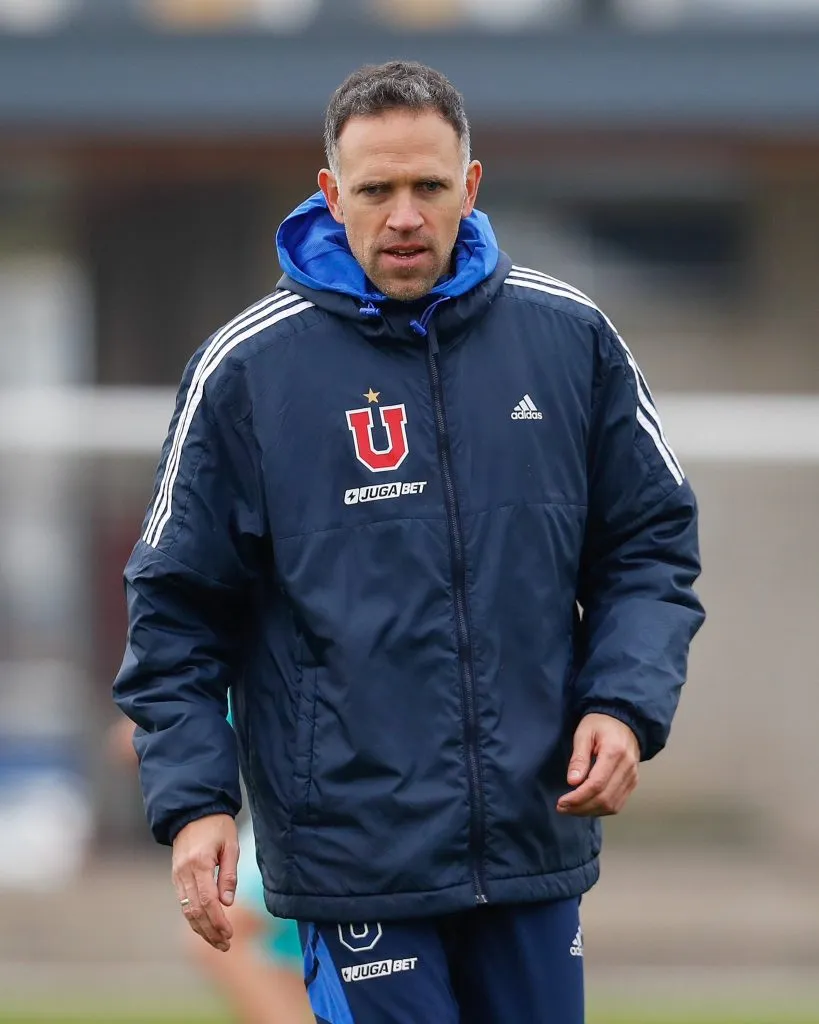 La U muestra a Nilo Carretero como el nuevo ayudante de Álvarez. Foto: U. de Chile.