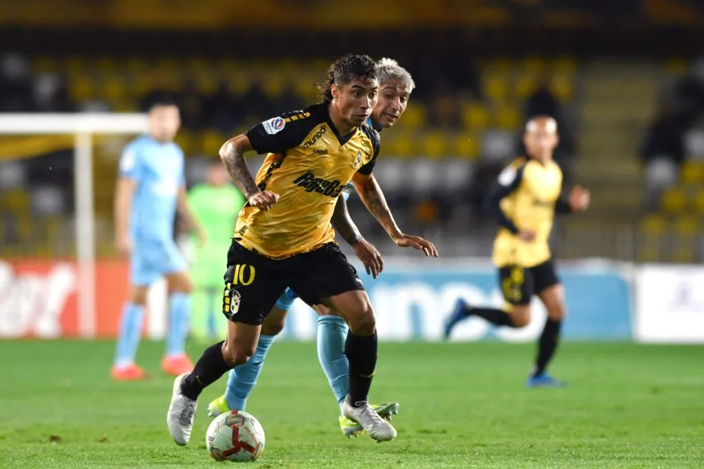 Luciano Cabral tiene importantes ofertas para su futuro. Foto: Alejandro Pizarro Ubilla/Photosport