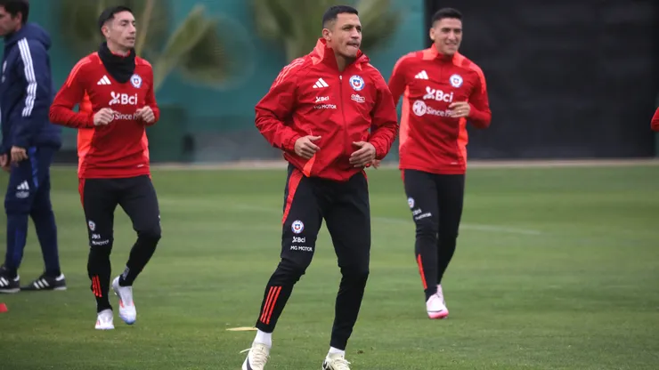 Alexis Sánchez entrenando por la Roja en Juan Pinto Durán.