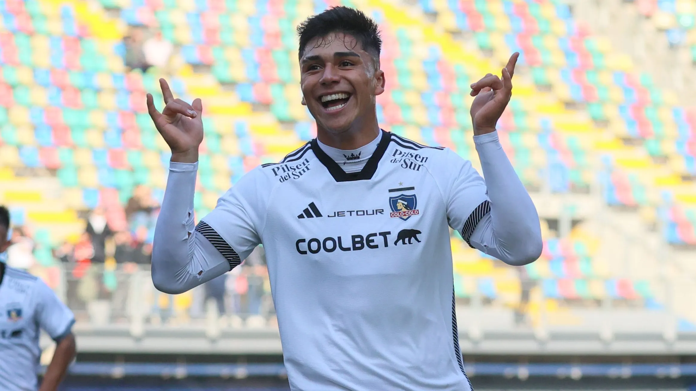 Damián Pizarro celebra un gol ante Audax Italiano. (Dragomir Yankovic/Photosport).