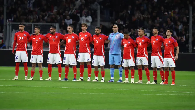 Chile tiene formación definida para medirse con Paraguay.