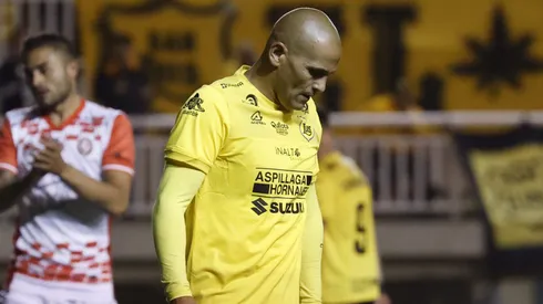 Humberto Suazo sufrió una lesión importante y el retiro asoma como opción.