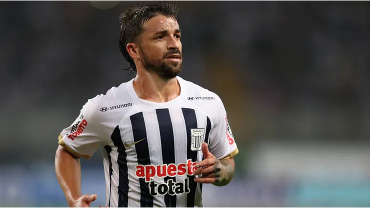 Gabriel Costa se acerca a la U crema.