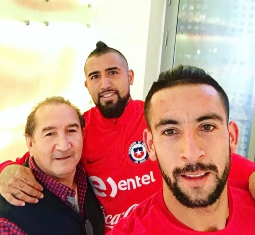 El relator de radio Cooperativa no se pierde los partidos de la Roja.