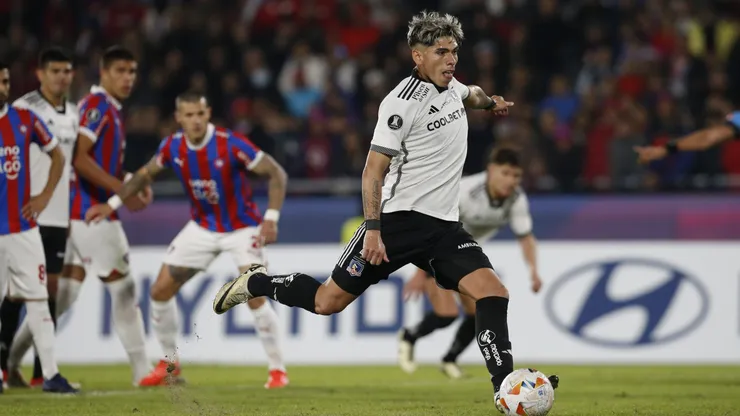 Carlos Palacios en su gol a Cerro Porteño.