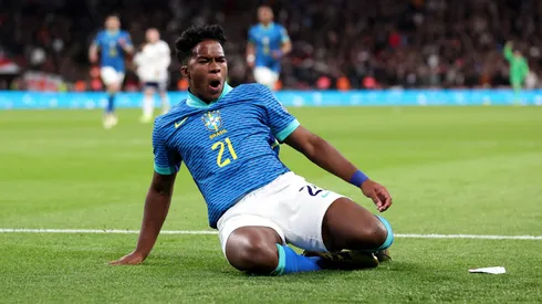 Endrick festeja el gol en el último partido de Brasil.