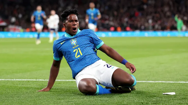 Endrick festeja el gol en el último partido de Brasil.