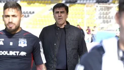 Gustavo Quinteros busca jugadores para Vélez.