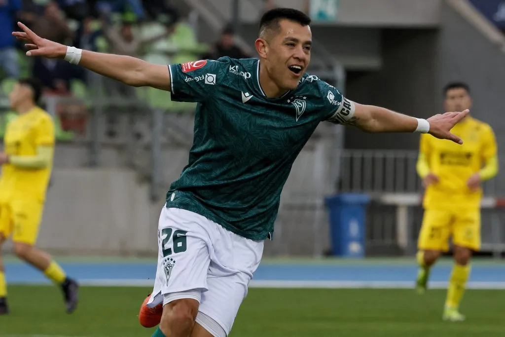 El festejo de Carlos Muñoz ante San Luis de Quillota. (Andres Pina/Photosport).