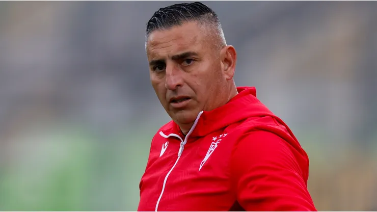 Jaime García lográ su primer triunfo como entrenador de Wanderers.