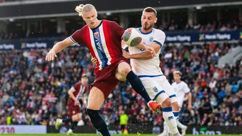 Erling Haaland se matriculó con un triplete que lo deja muy cerca del récord goleador en la selección de Noruega.