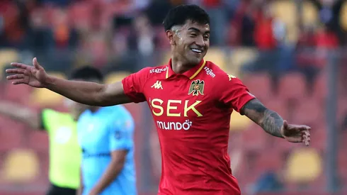 Franco Frías festeja uno de sus goles ante Deportes Iquique.