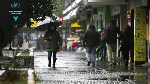 Concepción, 22 de abril de 2022. Lluvias en la región del Bio Bio y en el centro de Concepción, tras comenzar las precipitaciones el pasado martes. Se espera que las condiciones climáticas actuales continúen hasta este domingo. Matías Artigas / Aton Chile