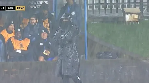 Renato Gaúcho parecía un ninja bajo el diluvio en Talcahuano