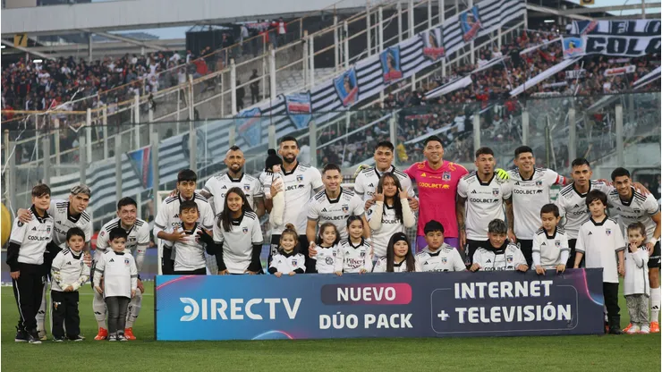 Colo Colo arriesga sanción por salir con niños a la cancha