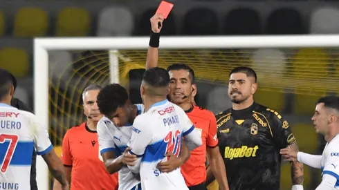 César Pinares fue expulsado en derrota de Católica ante Coquimbo Unido.