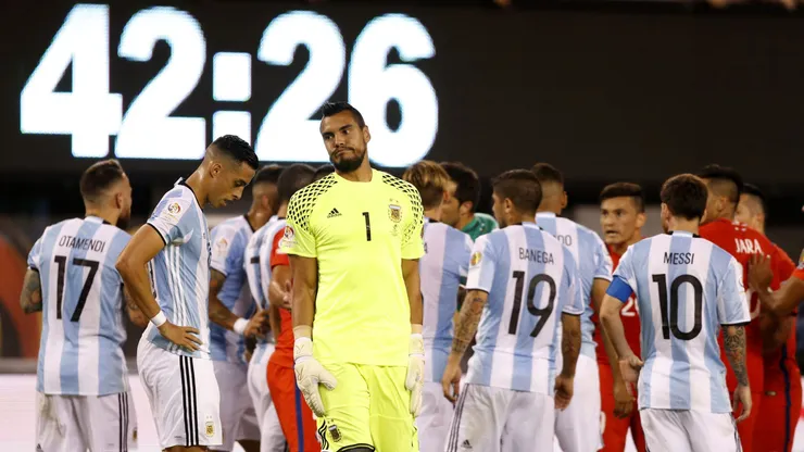 Sergio Romero sufrió ante Chile en la edición 2015 de la Copa América y en la Copa América Centenario, al año siguiente.