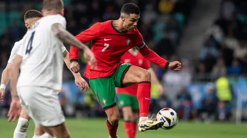 Cristiano ya luce la nueva camiseta de Portugal.