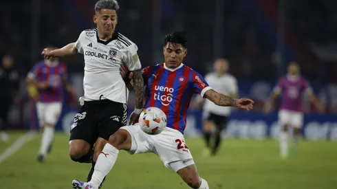 Guillermo Paiva jugando por Colo Colo ante Cerro.