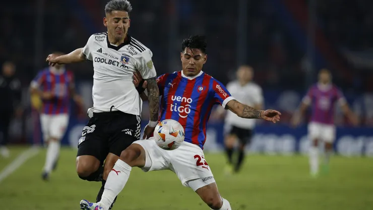 Guillermo Paiva jugando por Colo Colo ante Cerro.