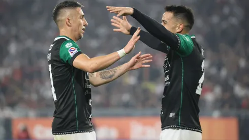 Felipe Reynero (izquierda) celebra junto a Maxi Quinteros el gol de Deportes Copiapó.